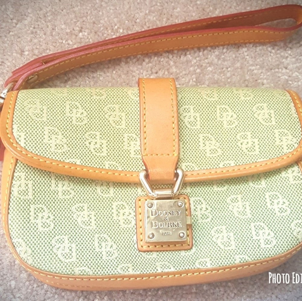 💥SALE💥 Dooney & Bourke Clutch